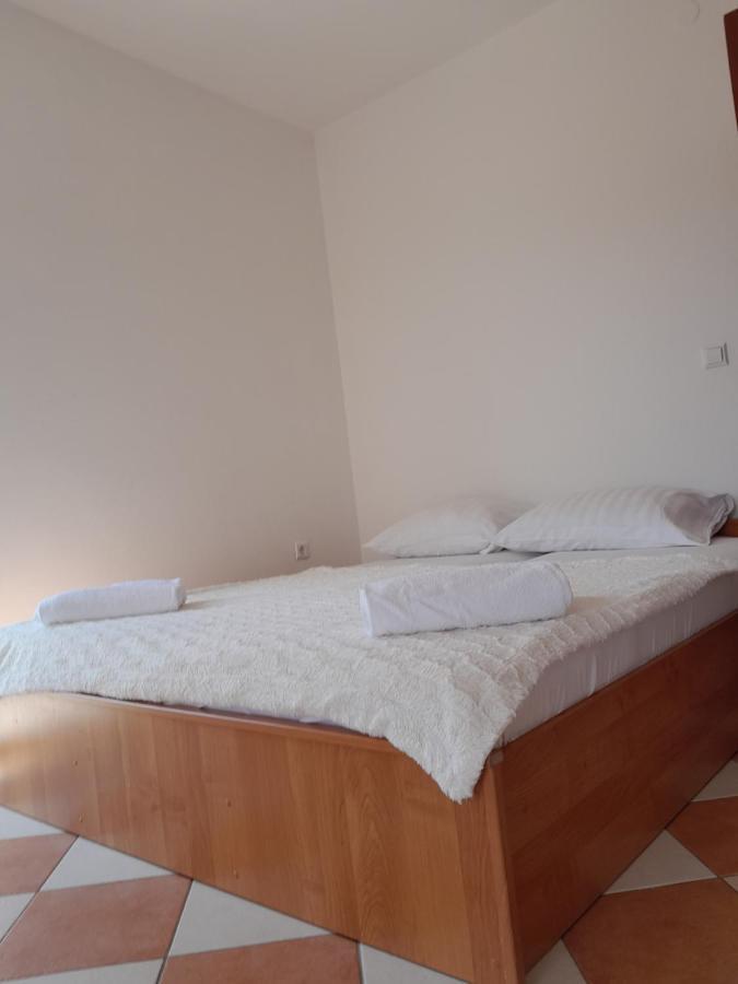 Apartmani Urlic Sreser Luaran gambar