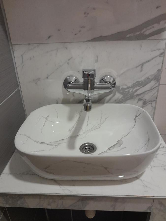 Apartmani Urlic Sreser Luaran gambar